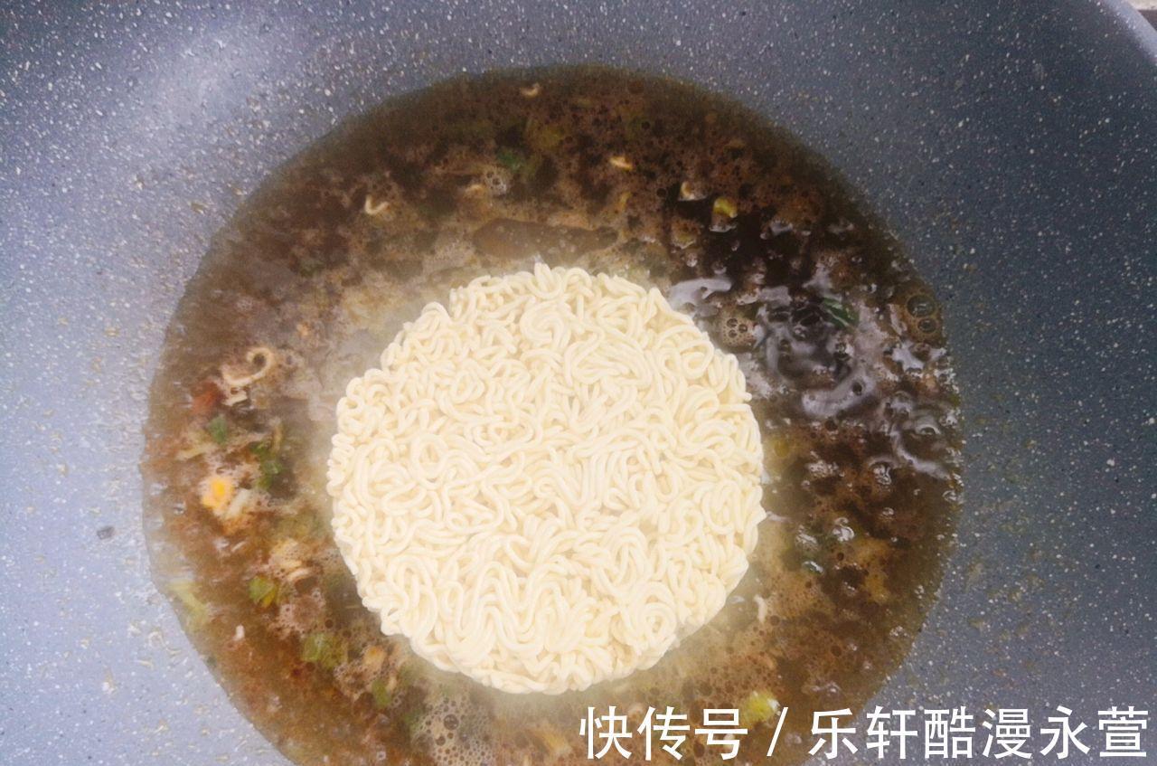 芝士片|泡面这样做，配上香浓芝士，美味又可口
