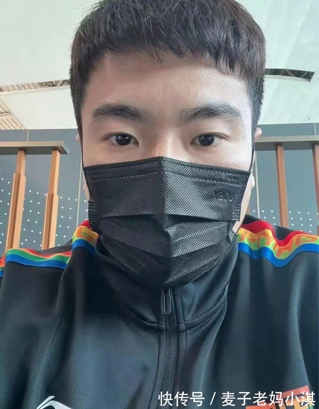 孙颖莎|启程!国乒第二分队出发阿曼,王楚钦颜值在线,林高远阳光且潮