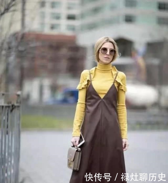 奔四奔五的女人,秋冬别总穿卫衣,不显气质!看潮人精致穿搭真美