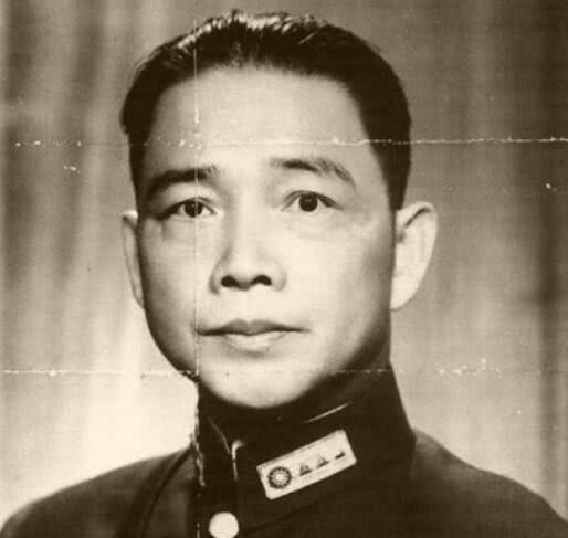 留下|汪精卫儿子回国祭拜父亲,看见父亲的跪像,结果留下9个字扭头直接离开