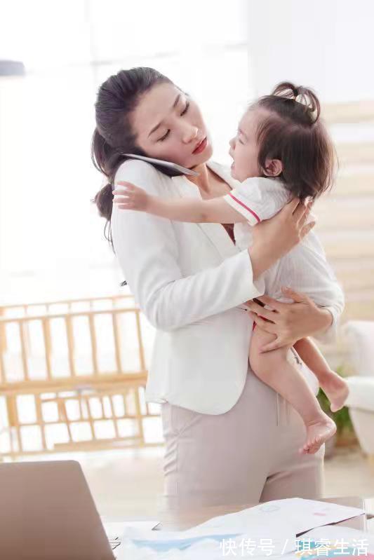 宝妈|宝宝打嗝不止怎么办?这4个小妙招,你肯定用得上!