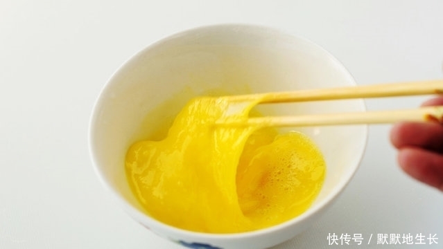 粉皮|鸡蛋这样炒太好吃了,炒一盘根本不够抢,汤汁都不放过!