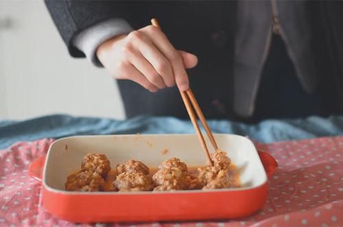 肉丸|猪肉加山药营养美味，一起做成肉丸，蒸好之后口感嫩滑