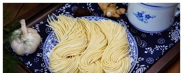 血脂|高血脂是因为面条吃多了?专家提醒:若想血脂平稳,少吃“3素”