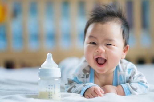 添加|宝宝什么时候可以尝试喝酸奶?添加时间有讲究,不少家长都没注意