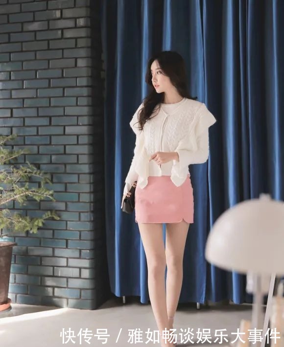 美图欣赏：孙允珠，牛奶色镂空荷叶乖巧针织开衫