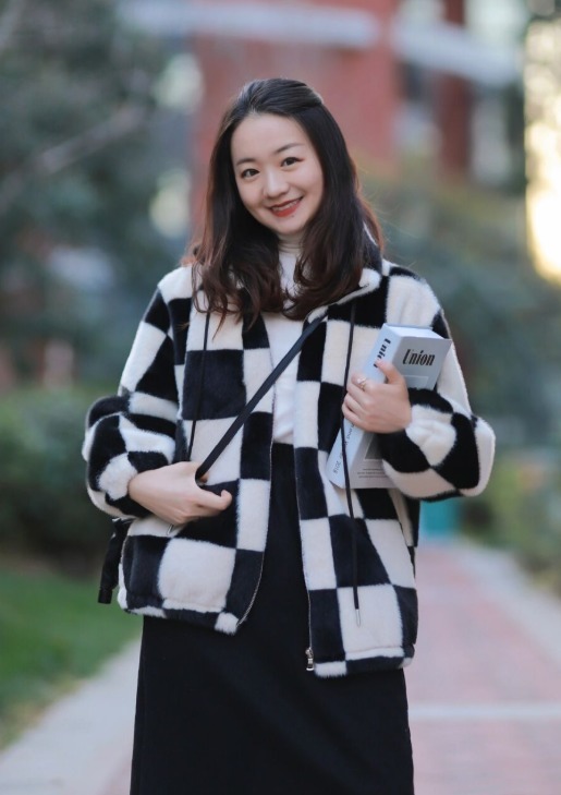 半身裙|今年流行可盐可甜的羊羔毛外套,学时髦精这样搭,美得惊艳!