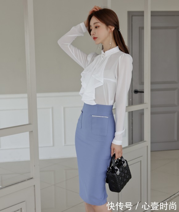 阿拉贡|女神孙允珠的时尚搭配:阿拉贡古堡宫廷靛青雅致衣裙