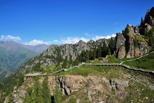 一步一景的“天山明珠”，是世界地质遗产，距乌鲁木齐约110公里