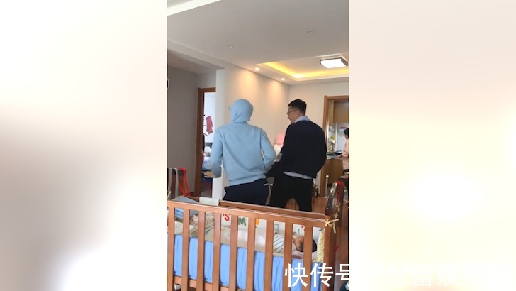 美丽的世界|两位舅舅探望刚出生的宝宝,见到她之后,接下来的动作让人笑不停