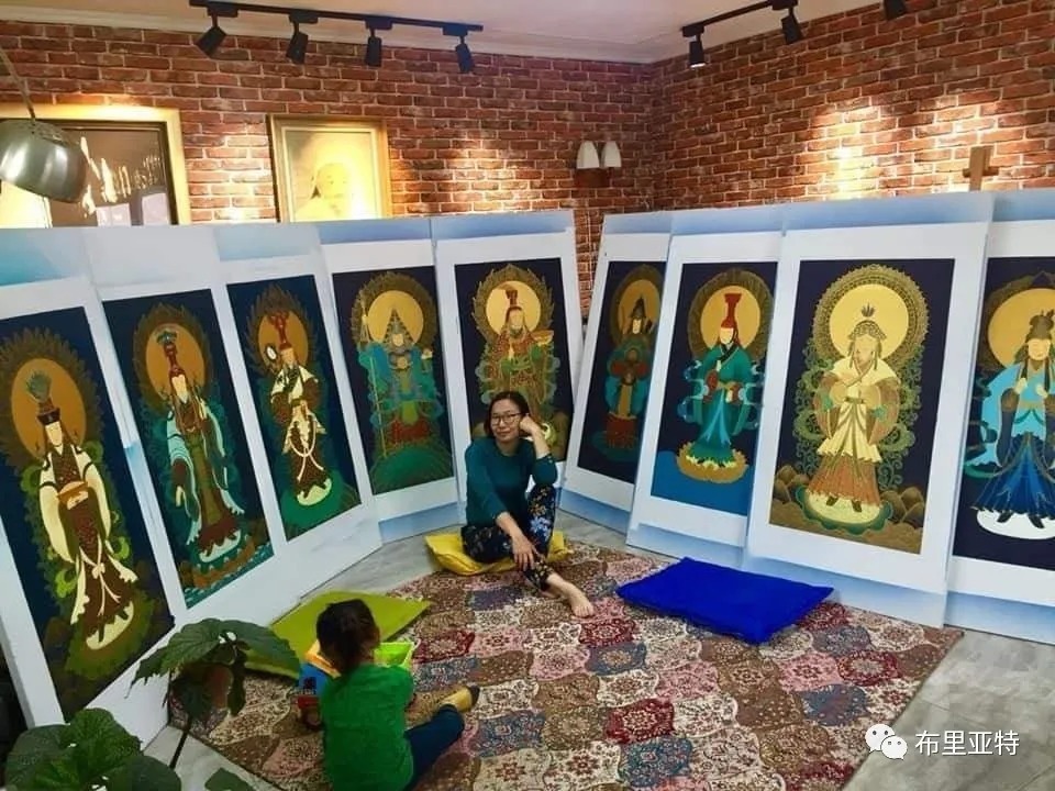 青年女画家奥云额尔德尼重现历代蒙古皇后