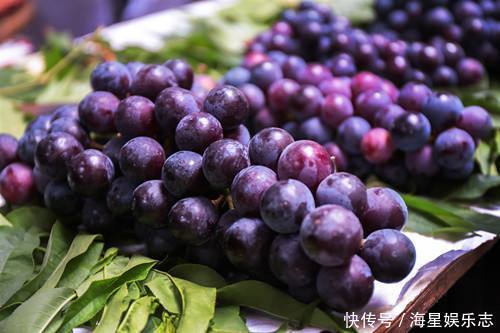 洗葡萄时,用盐水洗等于吃虫卵,农民朋友教你3招,虫卵偷偷溜走