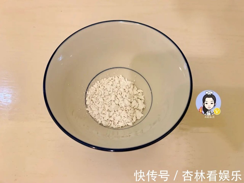 黑芝麻|建议老年人别舍不得花钱,这5款小零食,经常吃一点,气色好!