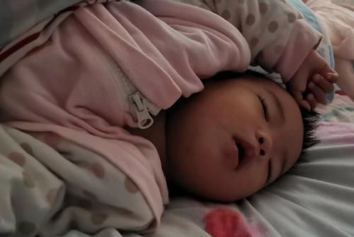 孩子|娃跟谁睡就跟谁亲?事实可能出乎你的意料,娃的内心诉求是啥?