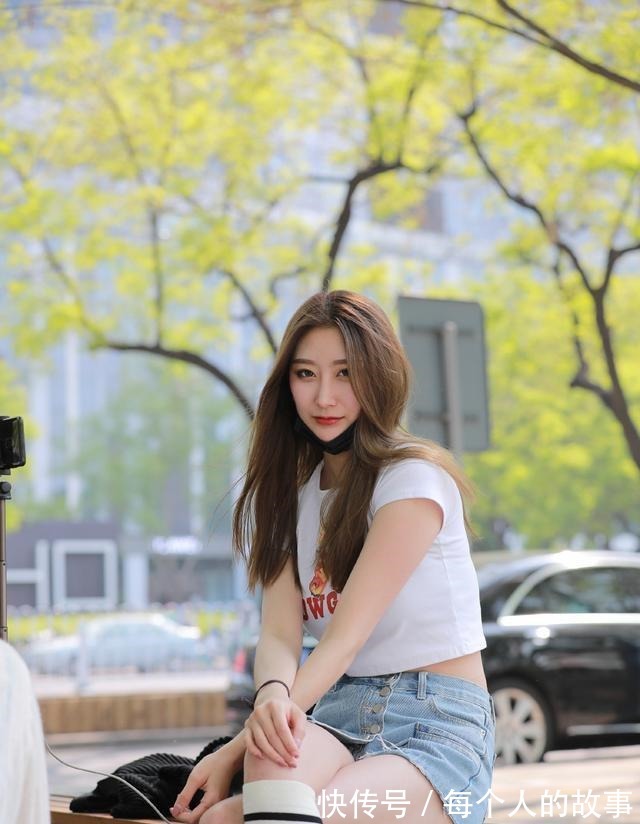 t恤 日常穿搭,气质女生更喜欢修身短款T恤,穿出自己想要的美!