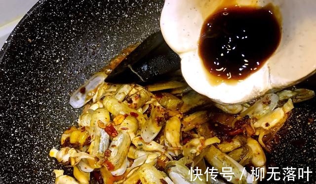 聚餐的时候吃什么下酒菜,鲜味辣炒蛏子,做法简单,香辣美味!