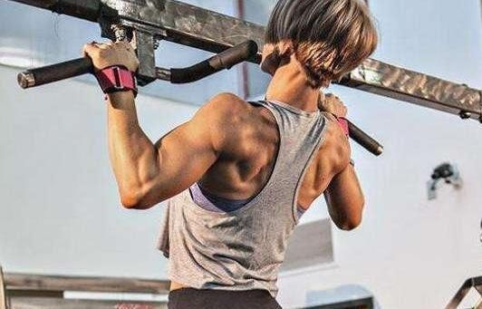 背部|哪些哑铃动作能代替引体向上在家多练这个动作,把背练得厚又宽