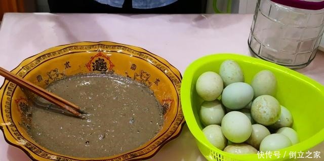 自从学会自制皮蛋,我家每月做一次,简单又解馋,比买的还好吃!