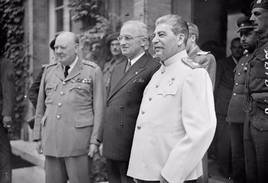 堪称|斯大林下令死守,损失70万苏军,堪称二战东线战场最惨烈一役