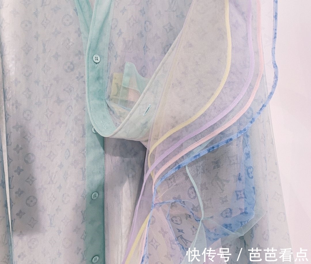 virgil|小时候玩的换装贴纸、QQ秀,竟成了现在最时髦的玩意