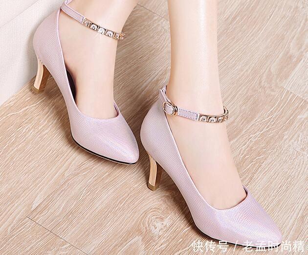 凉鞋不用穿的跟太高,这几款穿上之后更加时尚还舒适