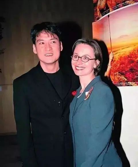 周华健和他的外国妻子:同月同日生,是粉丝更是坚强后盾