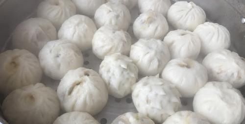 包子店是怎么发面的,为什么他们包好包子直接就放到蒸笼里蒸了?