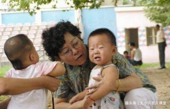  老人的“毒面条”，毁掉两代人，如果家里有，“倒掉”也不给孩子