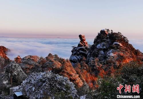 云瀑卷过三清山群峰|三清山雪后初晴 云涌雪峰瑰丽多姿