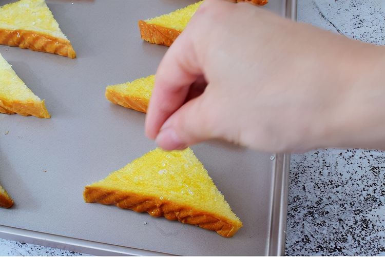 吐司的新吃法，搭配蜂蜜，又脆又甜很解馋