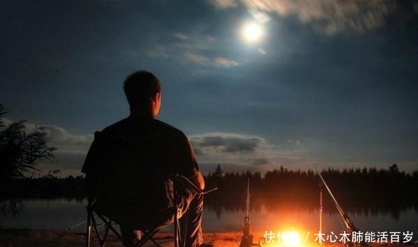 晚上钓鲫鱼,灯光越强越好?老钓友:别让无知耽误了你