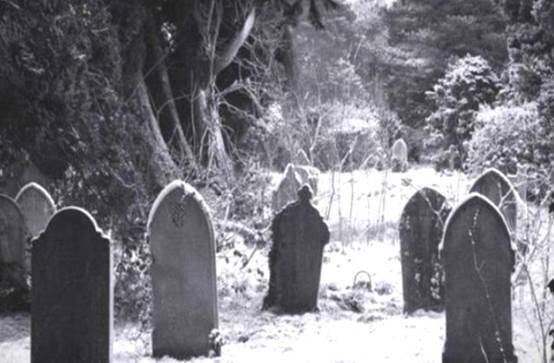 坏人&无家可归的古代人到了晚上时,为何宁宿荒坟,也不愿住进古庙