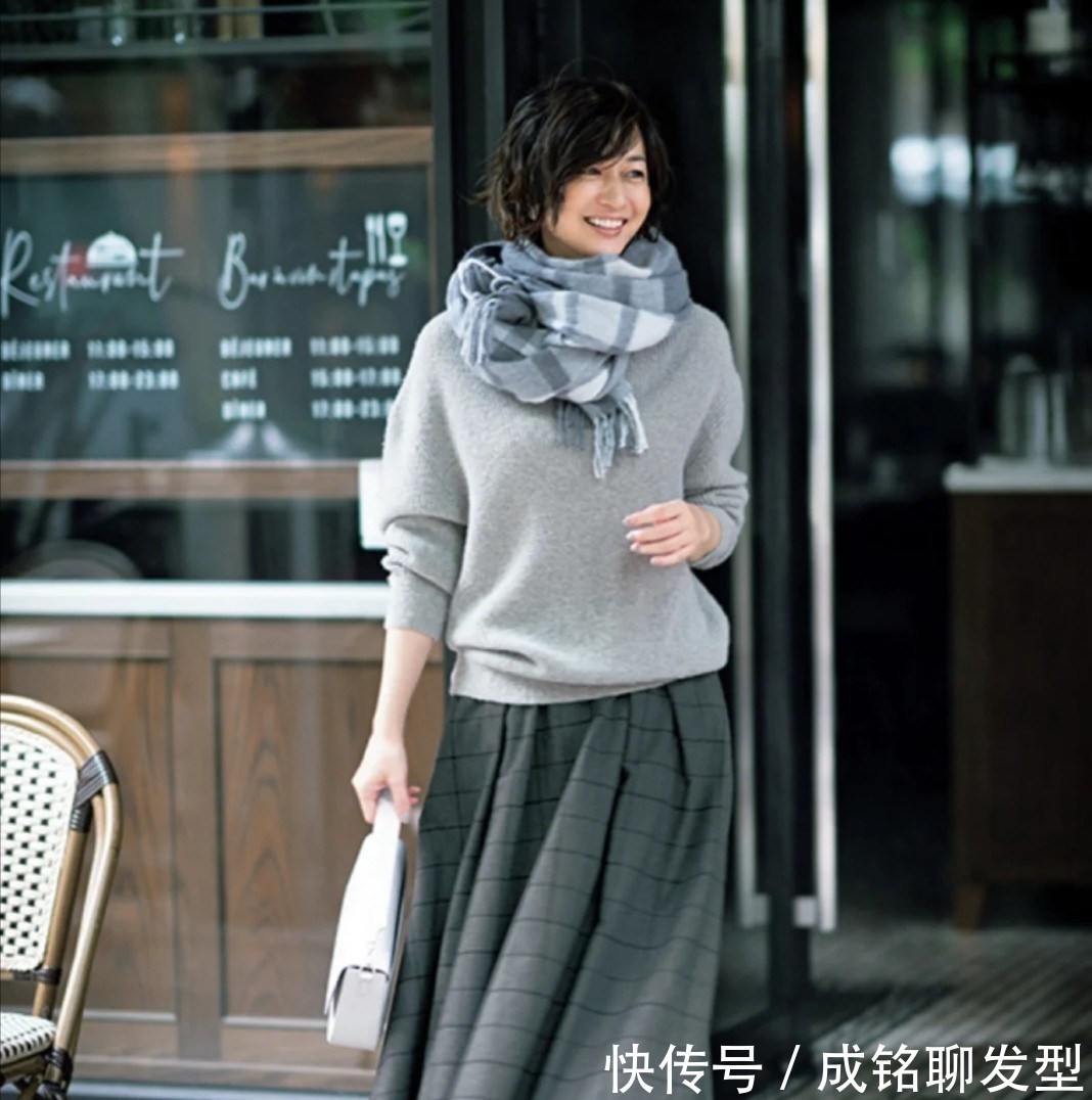 针织|她才是五十多岁女人的穿衣榜样!简单耐看又高级,优雅大气又减龄