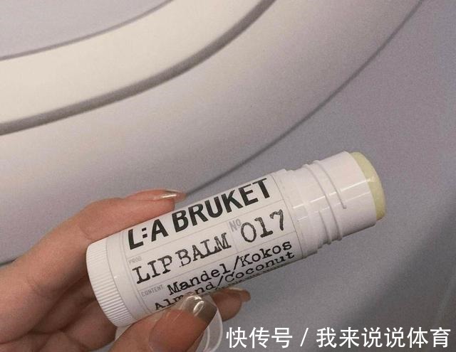 润唇膏|总有一些很微小的细节,比外形更能决定我们的气质!