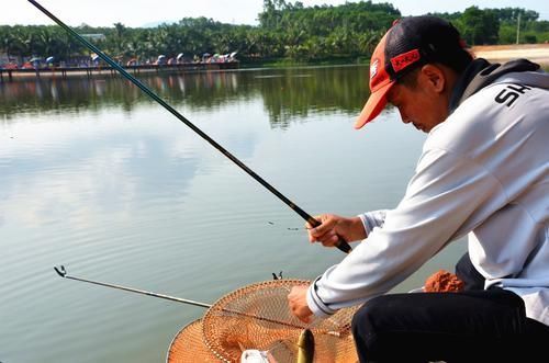 手竿|蚯蚓钓鱼的三种挂钩方法，针对不同鱼情你真的用对了吗？