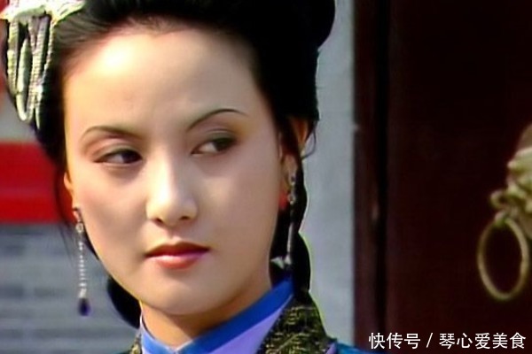 王熙凤|尤二姐第一次见贾母,鸳鸯为何掀开她的裙子?只有王熙凤一人知道