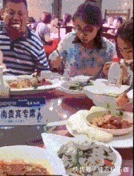 |「搞笑GIF」这是什么情况,知道现在的男孩子为什么不找女生玩了