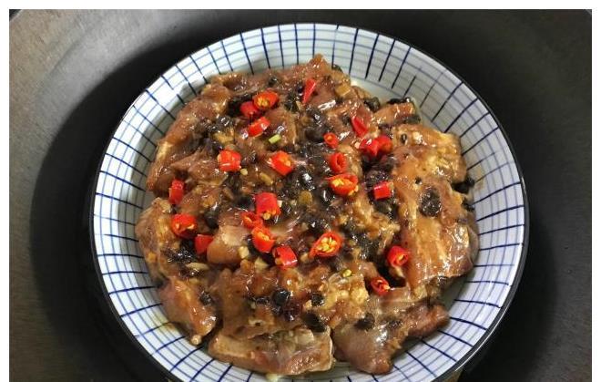 豆豉|排骨不煮不炖不炸，教你秘制做法，嫩滑多汁入味，好吃不上火