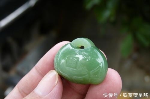 碧玉的价格不断的上涨，我们该如何挑选碧玉呢？