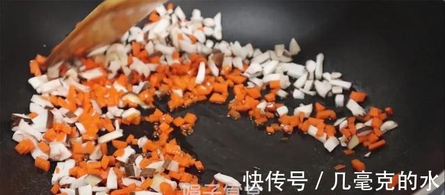 包子这样做,柔软鲜嫩,不用揉面、不用擀皮,做法简单又营养!