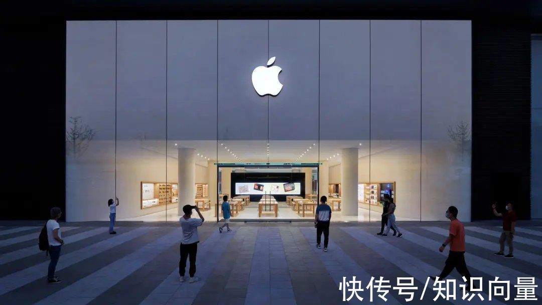 国产机|iPhone13真香，苹果官网买崩市值下降！国人的行动让苹果“封神”