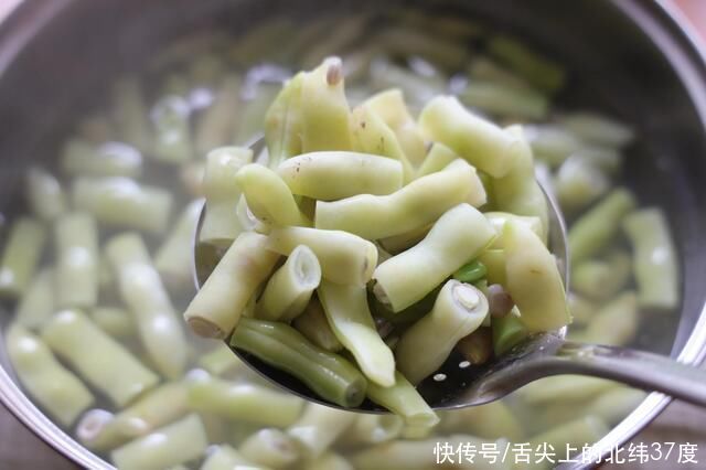 下酒|秋天不能错过这道素菜,简单一拌,下酒又下饭,爽口更开胃,香
