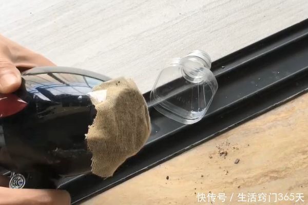在门口放一个塑料瓶，解决了家家户户的难题，学会受用一生！