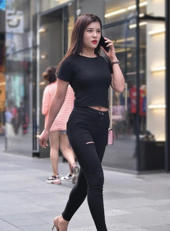 造型|微胖女孩也可以更美，简约修身的穿搭让造型轻松美起来