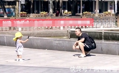 萌娃|1岁萌娃为“最臭美奶爸”拍照火了,内心:现在的大人真难带!