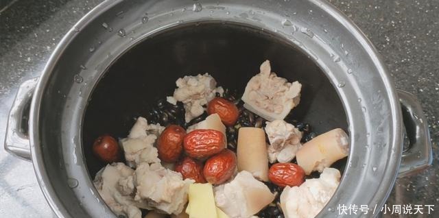 2条猪尾加1把黑豆,天冷了教你正确吃法,温补好吃,全家适合吃