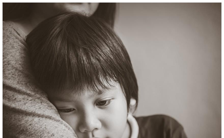 小家伙|没吓没吼,孩子看到“某人”就怕,老一辈的解释有道理,并非迷信