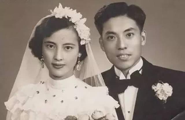 他是著名书画家,妻子不育,他没有纳妾,在妻子病故后没有再娶