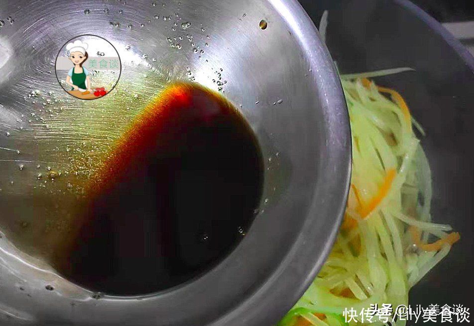 苹果|这菜人人吃得起，维C量比苹果高，切丝加料一炒，爽脆开胃，真香