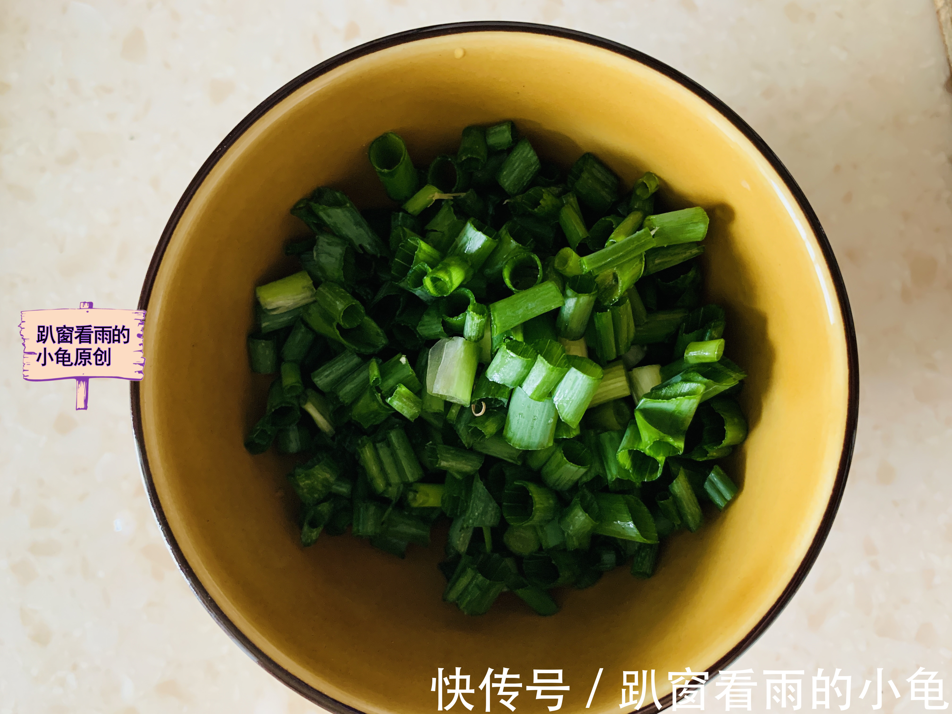 一日三餐|秋天,玉米面这样做,简单方便,吃起来金黄酥香,营养美味不上火